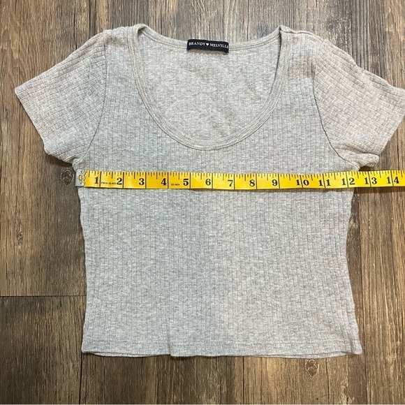 Women’s Brandi Melville Gray Crop Top Shirt One Size - Picture 5 of 8